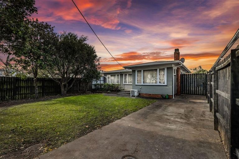 Photo of property in 69 Taikata Road, Te Atatu Peninsula, Auckland, 0610