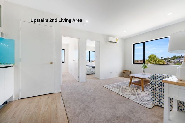 Photo of property in 9/90 Picasso Drive, West Harbour, Auckland, 0618