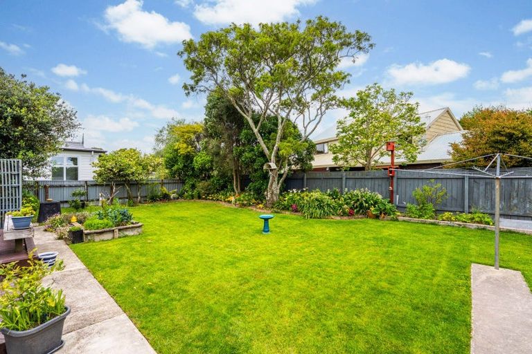 Photo of property in 114 Pahiatua Street, Hokowhitu, Palmerston North, 4410