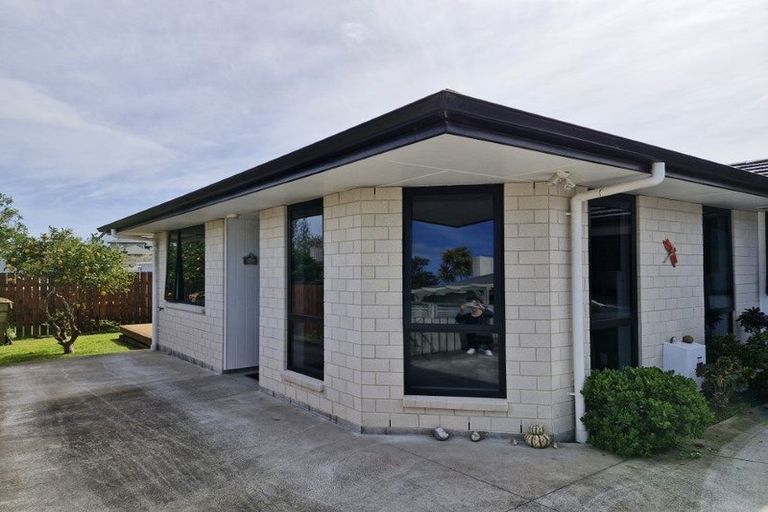 Photo of property in 9a Turakina Street, Merrilands, New Plymouth, 4312