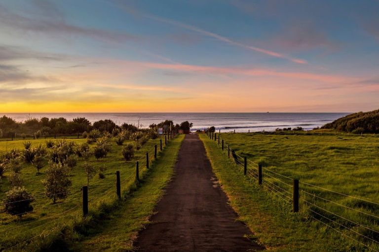 Photo of property in 3 Te Umu Hapuku Lane, Waiwhakaiho, 4312