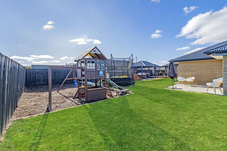 Photo of property in 5 Fountain Place, Rolleston, 7614