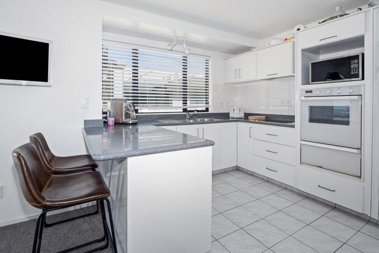Photo of property in 156 Marine Parade, Mount Maunganui, 3116