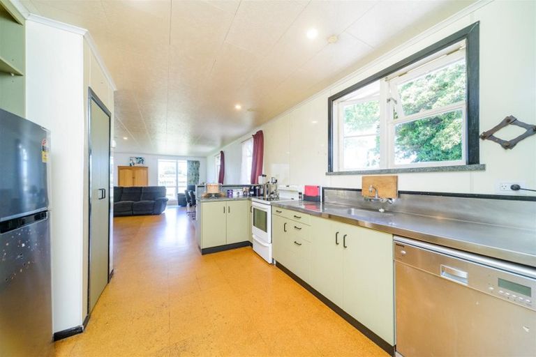 Photo of property in 100 Alexandra Street, Marton, 4710