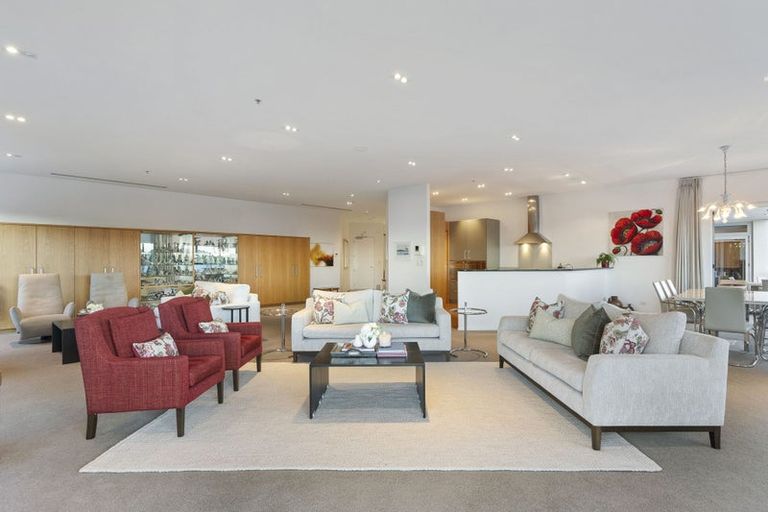 Photo of property in 1/7 The Promenade, Takapuna, Auckland, 0622