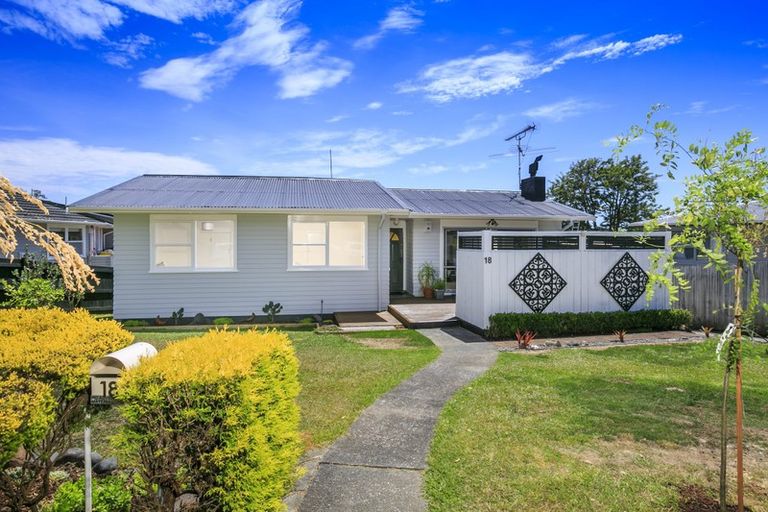 Photo of property in 18 Hatherlow Street, Glenfield, Auckland, 0629