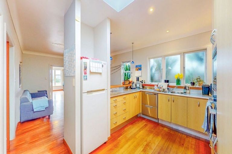 Photo of property in 88 Nevay Road, Karaka Bays, Wellington, 6022