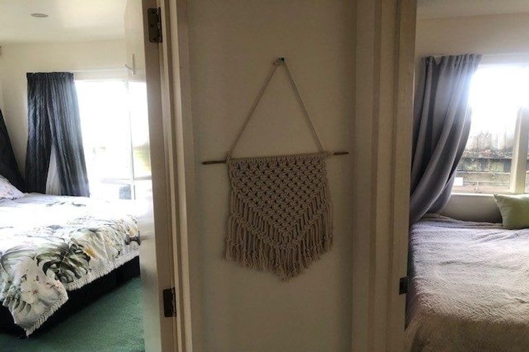 Photo of property in 31 Bronzewing Terrace, Unsworth Heights, Auckland, 0632