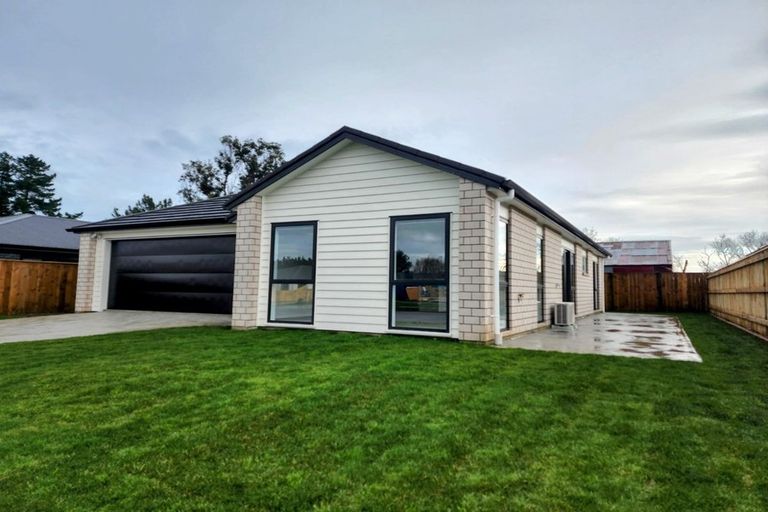 Photo of property in 12 Oldfield Lane, Marton, 4710