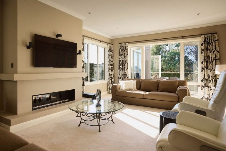 Photo of property in 1 Edgecumbe Road, Tauranga, 3110