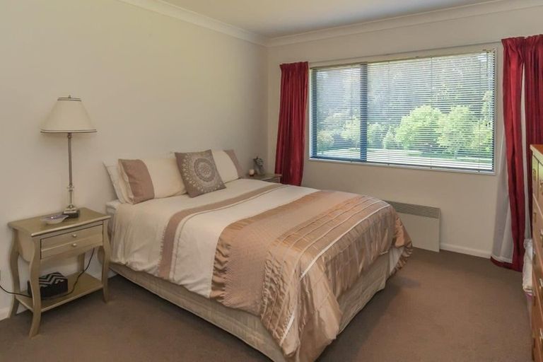 Photo of property in 32 Pohutukawa Drive, Levin, 5571