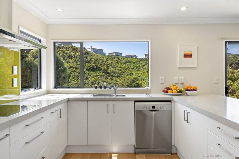 Photo of property in 24 Amesbury Drive, Churton Park, Wellington, 6037