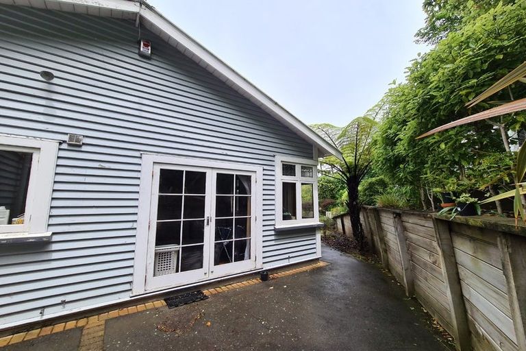 Photo of property in 76 Glenmore Street, Northland, Wellington, 6012