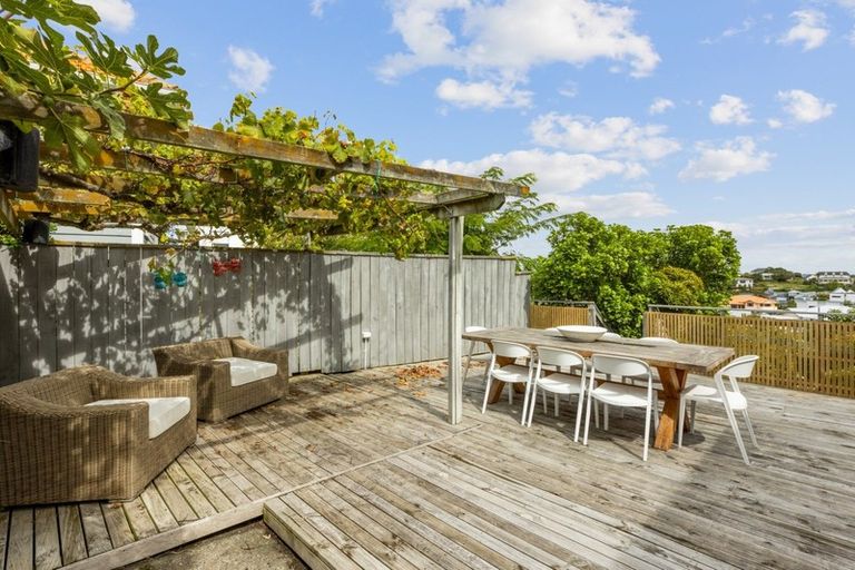 Photo of property in 18 Cobden Road, Bluff Hill, Napier, 4110