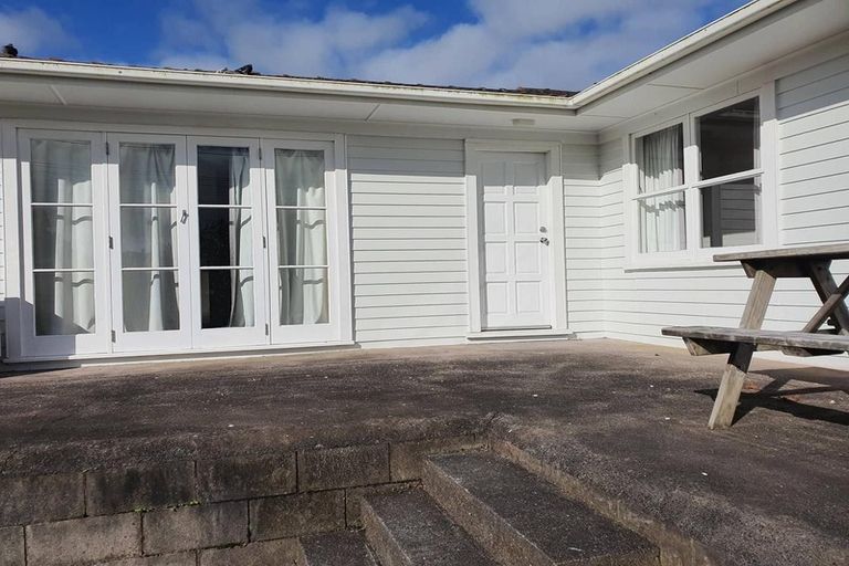 Photo of property in 61 Gloria Avenue, Te Atatu Peninsula, Auckland, 0610