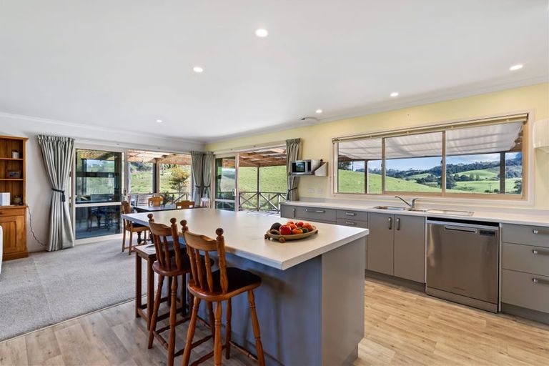 Photo of property in 46 Franklin Road, Paparoa, 0571