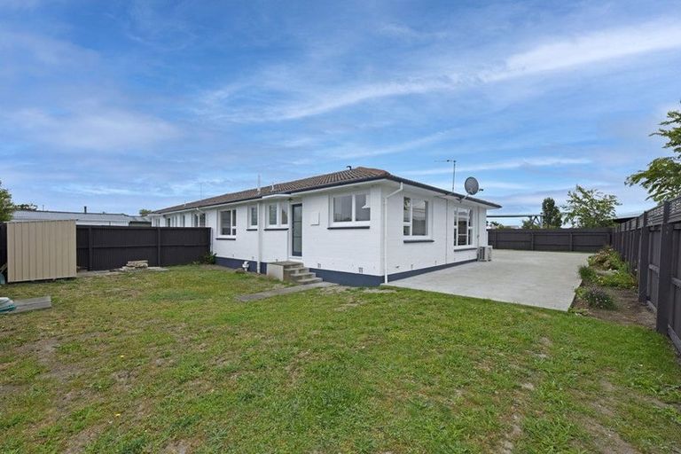 Photo of property in 2/69 Shortland Street, Wainoni, Christchurch, 8061