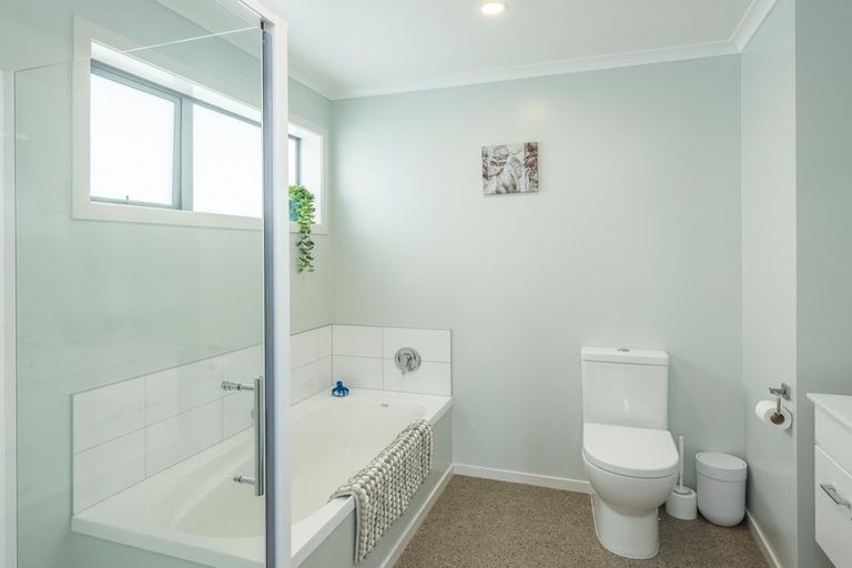 Photo of property in 94 Mazengarb Road, Paraparaumu Beach, Paraparaumu, 5032