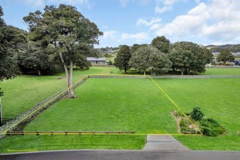 Photo of property in 29 Stoney Hill Road, Te Kamo, 0185