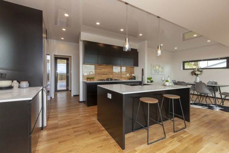 Photo of property in 101 Kakariki Grove, Waikanae, 5036