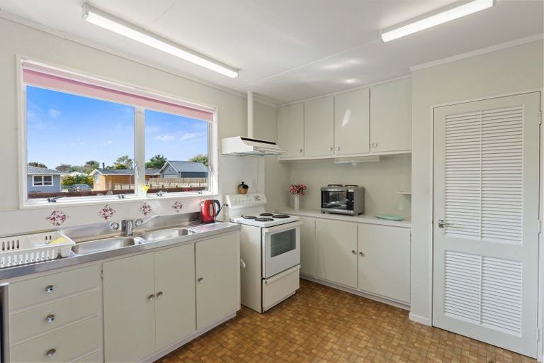 Photo of property in 8a&b Sharda Grove, Paraparaumu Beach, Paraparaumu, 5032