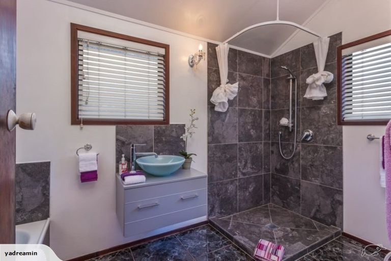 Photo of property in 16 Frank Evans Place, Henderson, Auckland, 0610