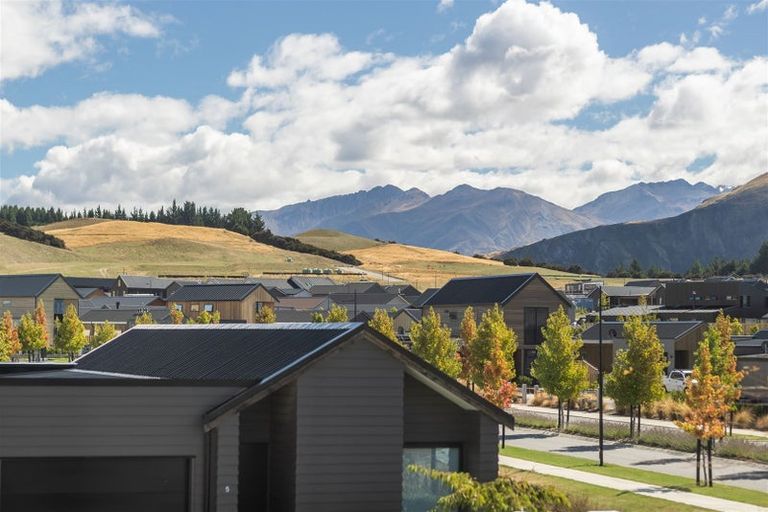 Photo of property in 4 Leaning Rock Lane, Wanaka, 9305