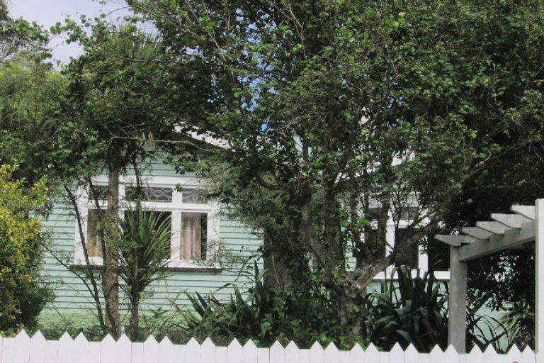 Photo of property in 9 Vennell Street, Brooklyn, Wellington, 6021