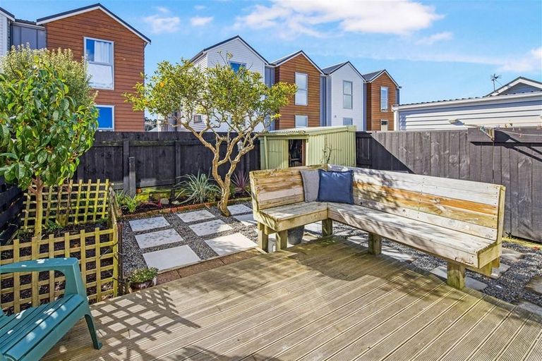 Photo of property in 20f5 Frankmoore Avenue, Johnsonville, Wellington, 6037