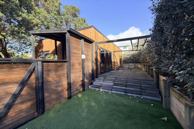 Photo of property in 2 Ebrington Place, Strandon, New Plymouth, 4312