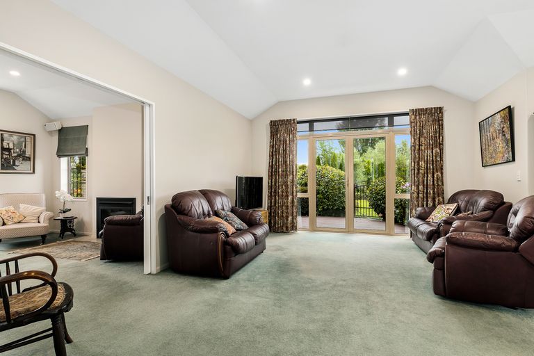 Photo of property in 15 Caleb Place, Northwood, Christchurch, 8051