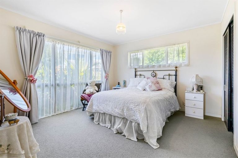 Photo of property in 101 Colwill Road, Massey, Auckland, 0614