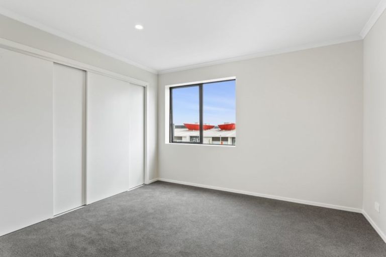 Photo of property in 5/89 Hobsonville Point Road, Hobsonville, Auckland, 0616