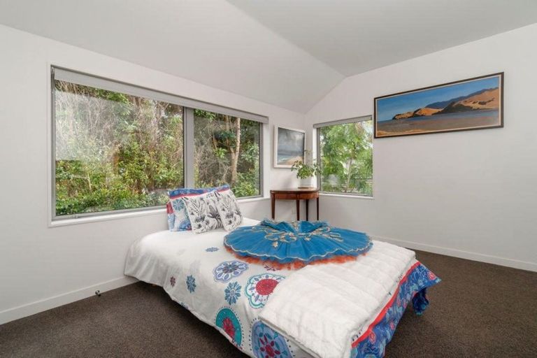 Photo of property in 1 Fathom Place, Te Atatu Peninsula, Auckland, 0610