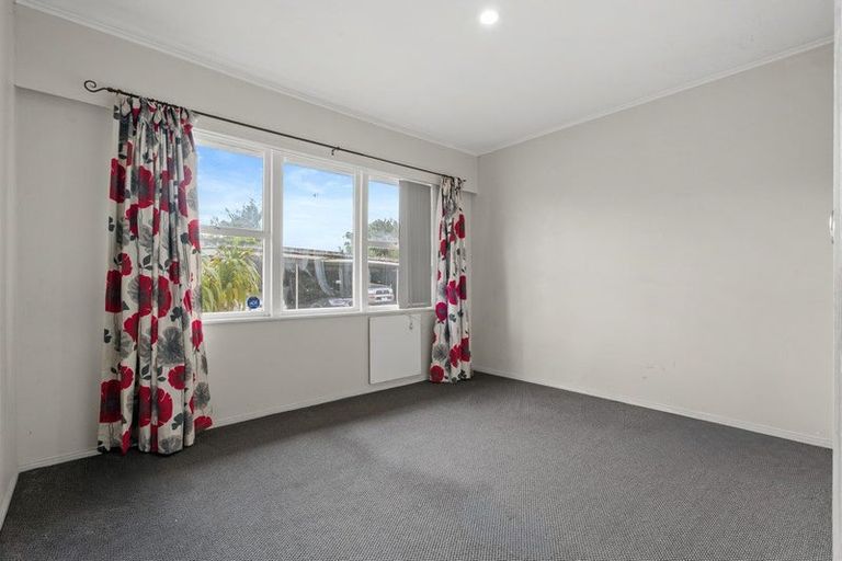 Photo of property in 2/8 Winspear Place, Manukau, Auckland, 2025