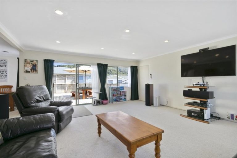 Photo of property in 5a Kilkenny Grove, Wainuiomata, Lower Hutt, 5014