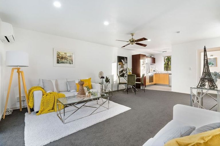 Photo of property in 28 Albionvale Road, Glen Eden, Auckland, 0602