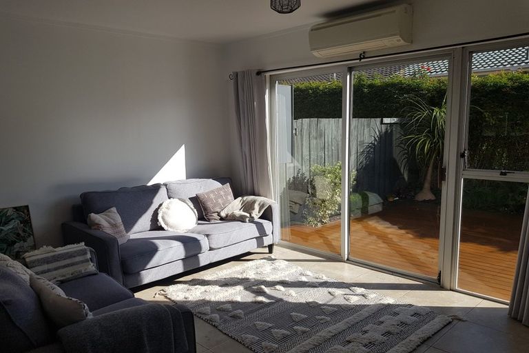 Photo of property in 4/5 Glen Road, Browns Bay, Auckland, 0630