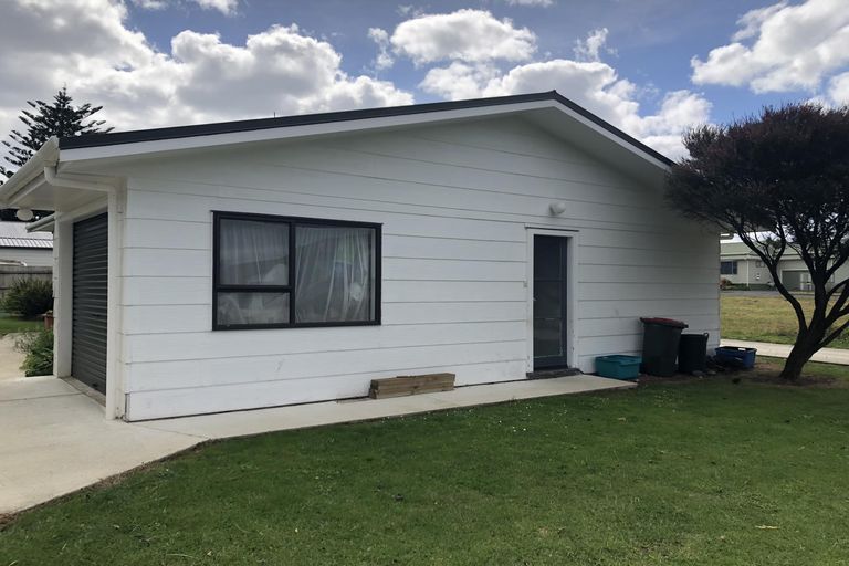 Photo of property in 4 Mcevoy Avenue, Tuakau, 2121