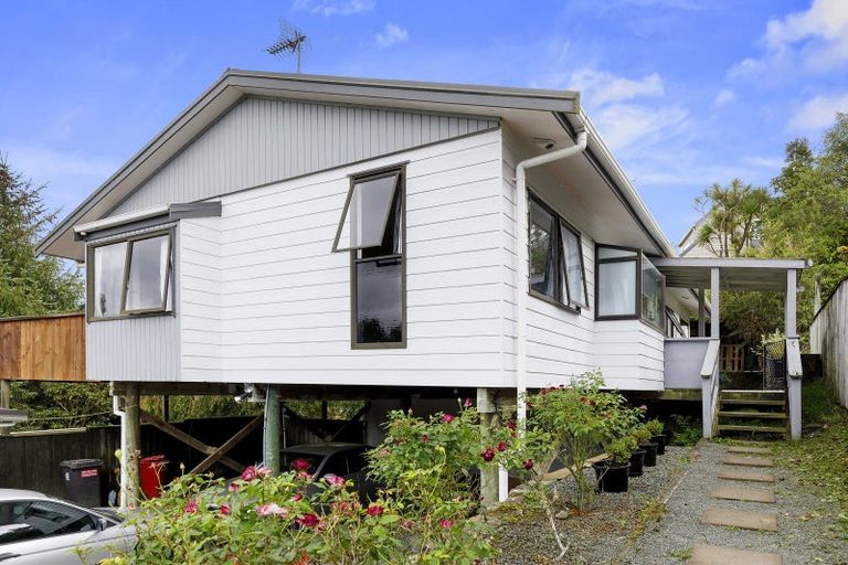 Photo of property in 6 Serenity Grove, Maoribank, Upper Hutt, 5018
