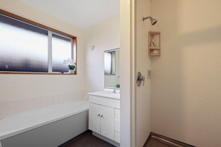 Photo of property in 2/5 Tuscany Place, Beckenham, Christchurch, 8023