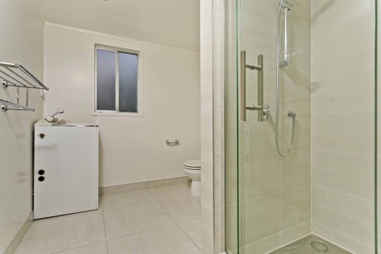 Photo of property in 1/115 Canongate Street, Birkdale, Auckland, 0626