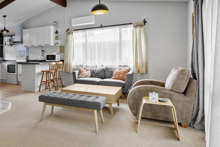 Photo of property in 2/180 Henderson Valley Road, Henderson, Auckland, 0612