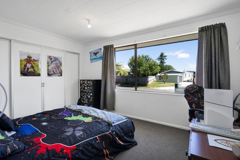 Photo of property in 10 Tawari Street, Inglewood, 4330