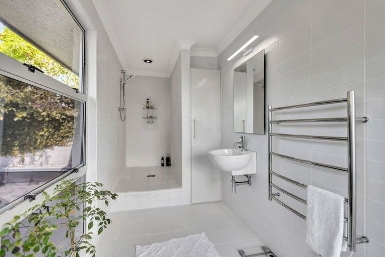 Photo of property in 155 Vivian Street, New Plymouth, 4310