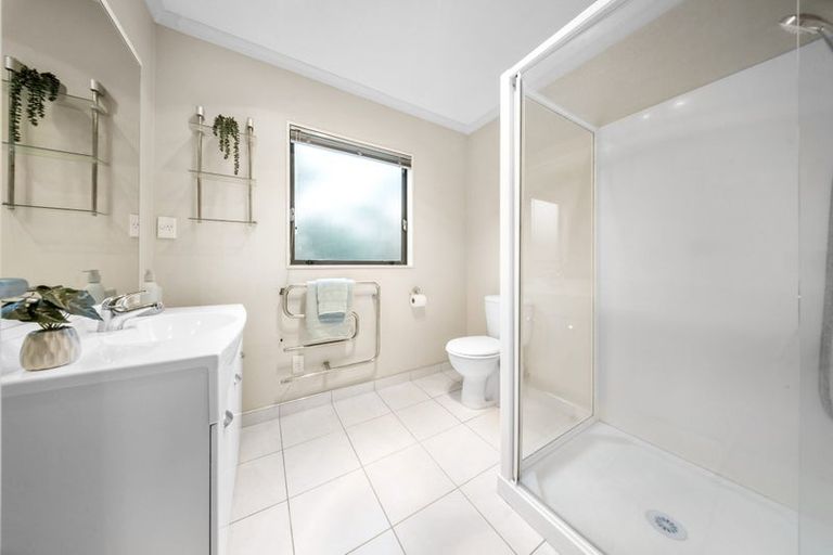 Photo of property in 15 Lilybank Crescent, East Tamaki, Auckland, 2013