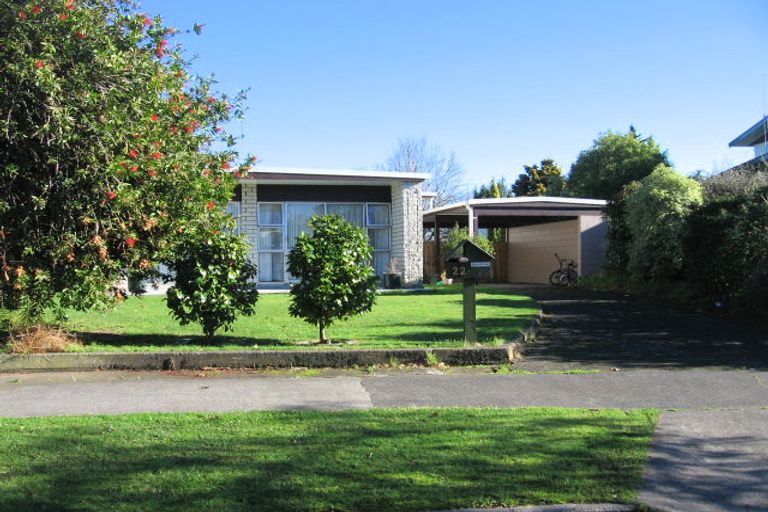 Photo of property in 22 Catlins Crescent, Milson, Palmerston North, 4414