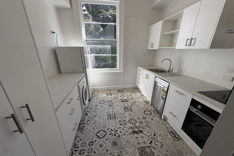 Photo of property in 16a Clifton Terrace, Kelburn, Wellington, 6012