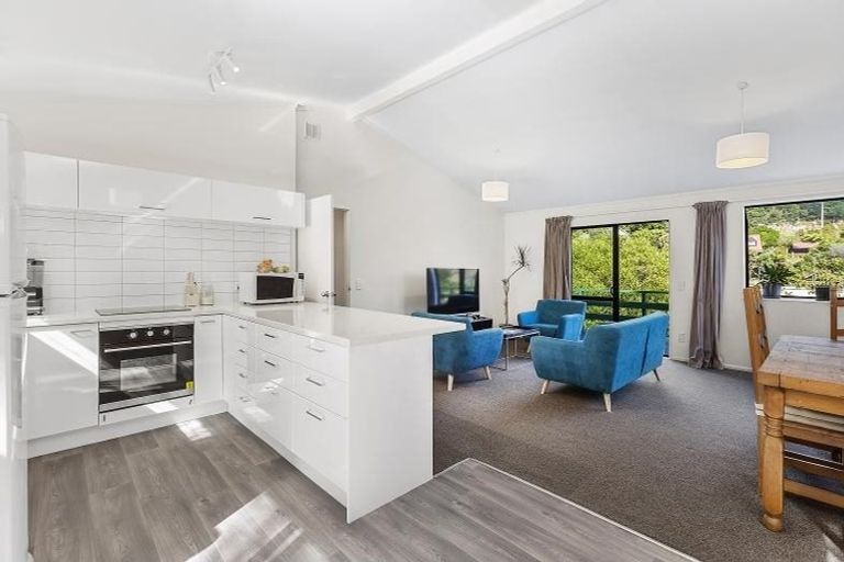 Photo of property in 9a Bourbon Terrace, Karori, Wellington, 6012