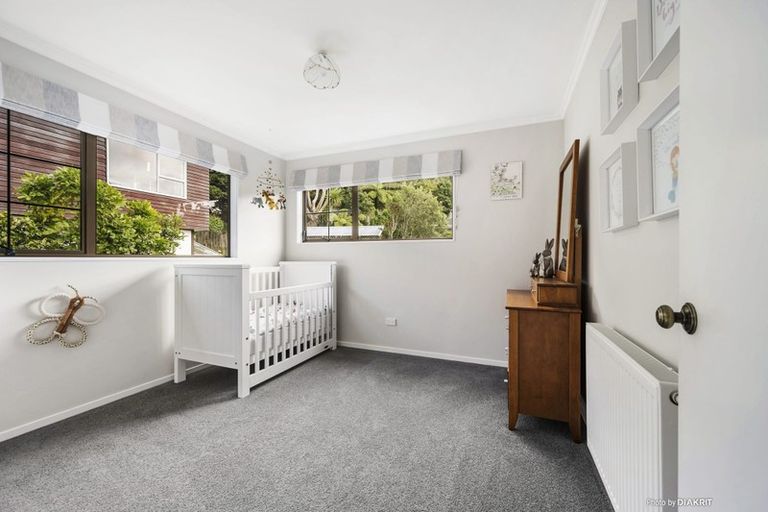 Photo of property in 17 Paddington Grove, Karori, Wellington, 6012
